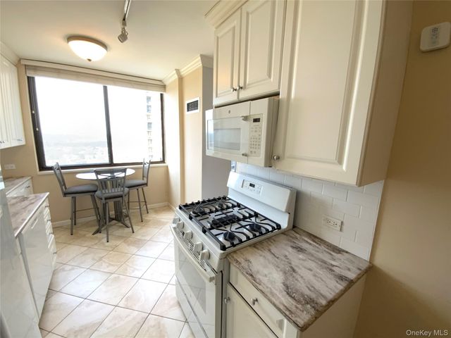 27110 Grand Central Parkway 16N, Floral Park, NY 11005