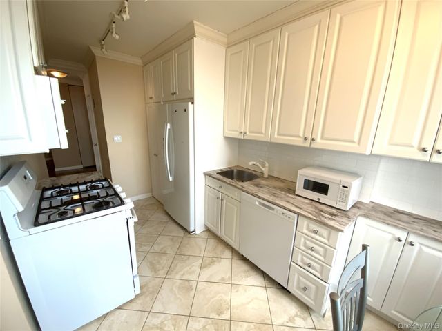 27110 Grand Central Parkway 16N, Floral Park, NY 11005