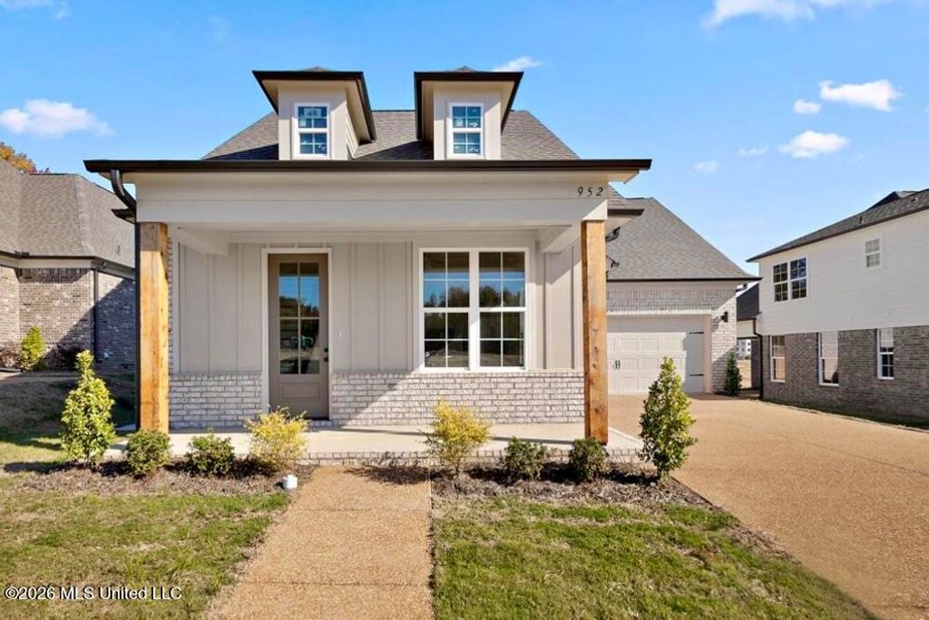 878 Coahoma Court, Nesbit, MS 38651