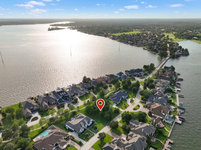 38 Benthaven E, Montgomery, TX 77356