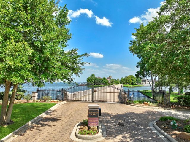 38 Benthaven E, Montgomery, TX 77356