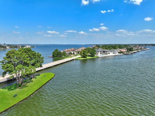 38 Benthaven E, Montgomery, TX 77356
