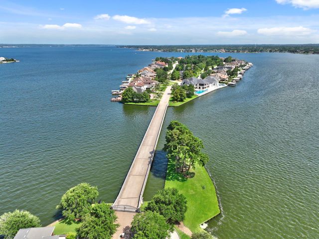 38 Benthaven E, Montgomery, TX 77356