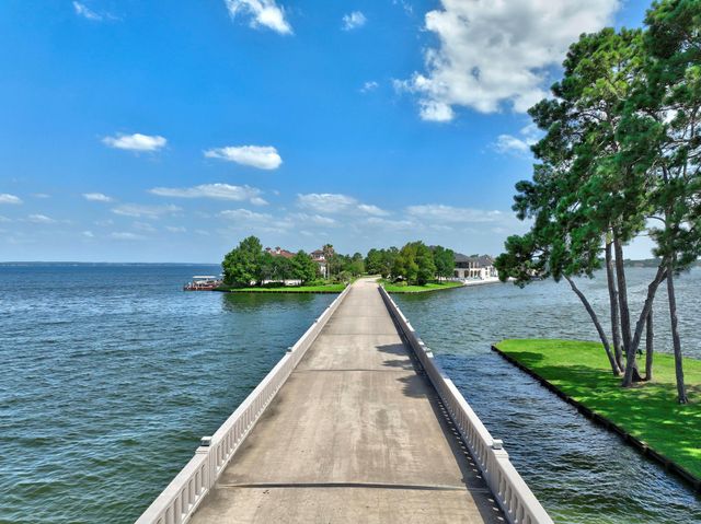 38 Benthaven E, Montgomery, TX 77356