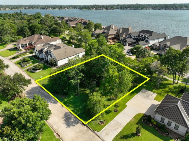 38 Benthaven E, Montgomery, TX 77356