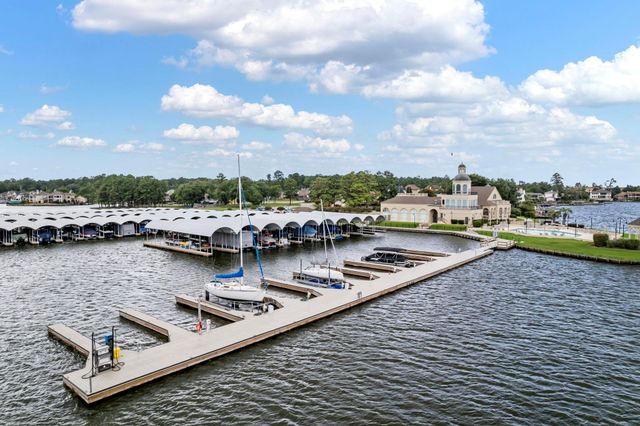 38 Benthaven E, Montgomery, TX 77356