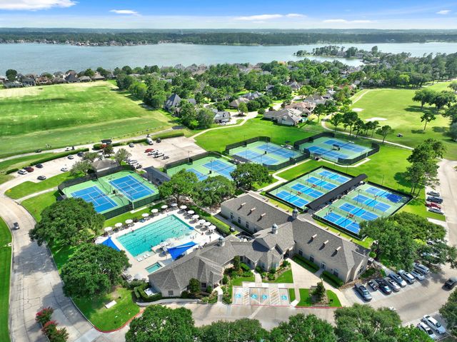 38 Benthaven E, Montgomery, TX 77356