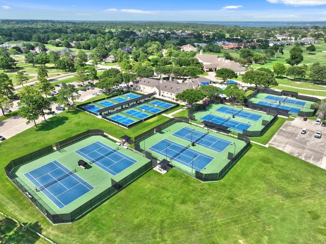 38 Benthaven E, Montgomery, TX 77356