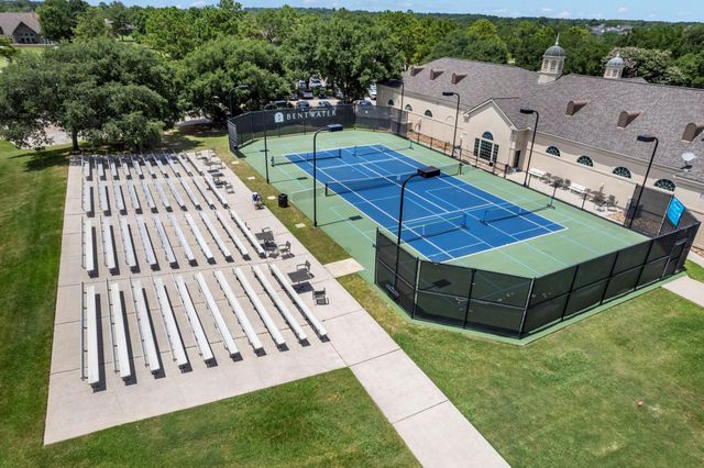 38 Benthaven E, Montgomery, TX 77356