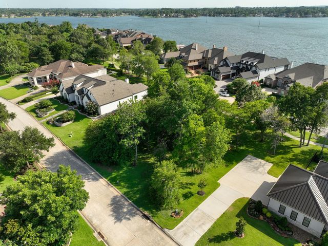 38 Benthaven E, Montgomery, TX 77356