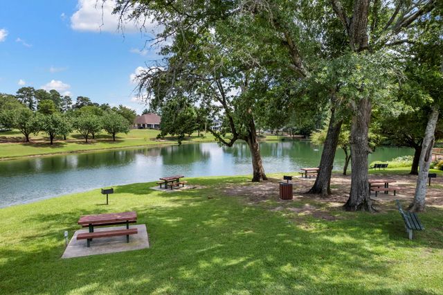 38 Benthaven E, Montgomery, TX 77356