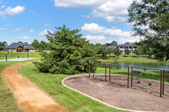 38 Benthaven E, Montgomery, TX 77356