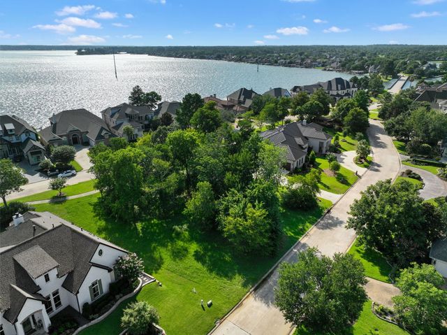 38 Benthaven E, Montgomery, TX 77356