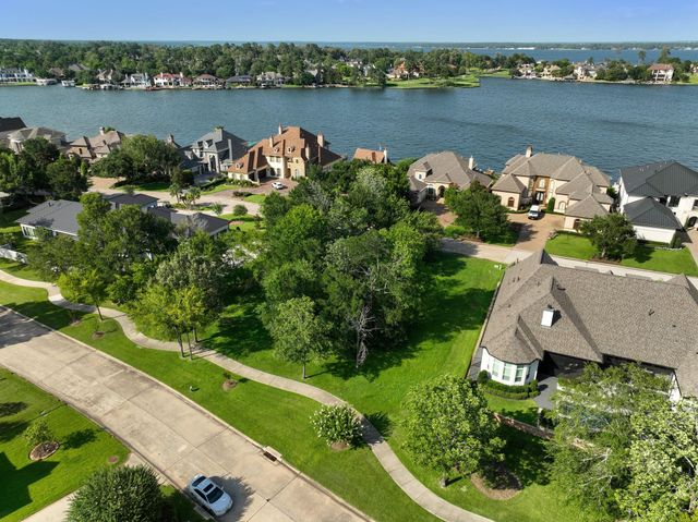 38 Benthaven E, Montgomery, TX 77356