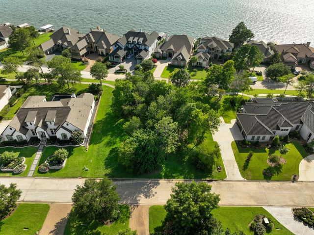 38 Benthaven E, Montgomery, TX 77356