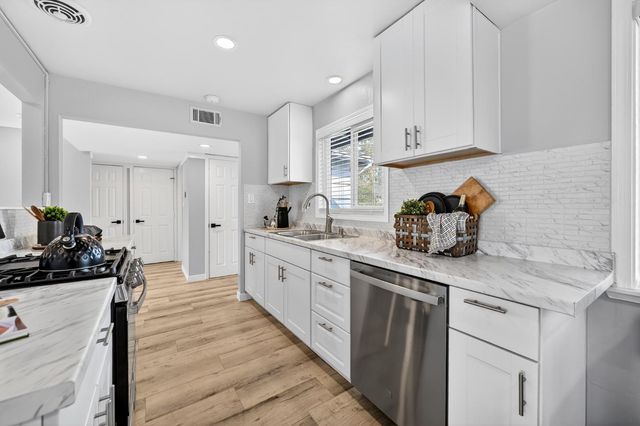 4009 Fairwood Way, Carmichael, CA 95608