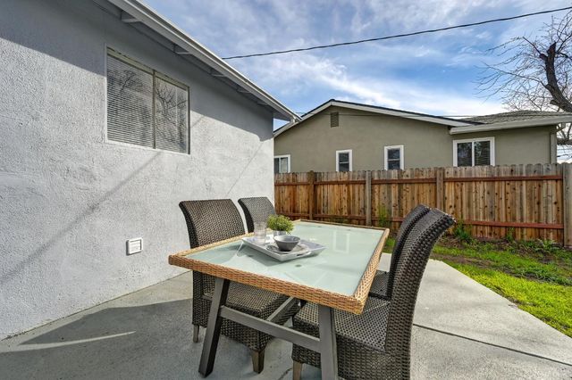 4009 Fairwood Way, Carmichael, CA 95608