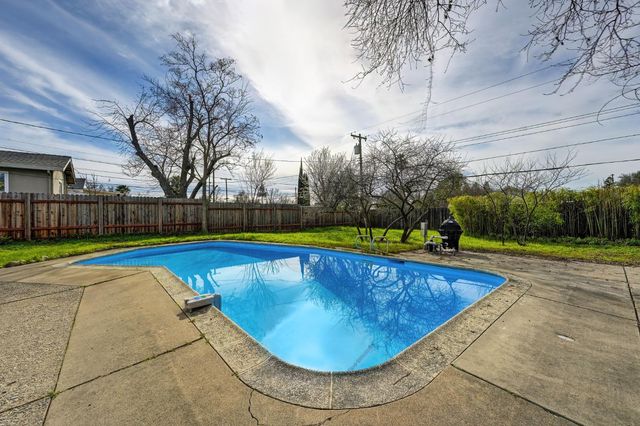 4009 Fairwood Way, Carmichael, CA 95608