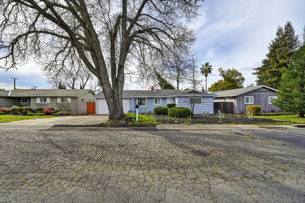 4009 Fairwood Way, Carmichael, CA 95608