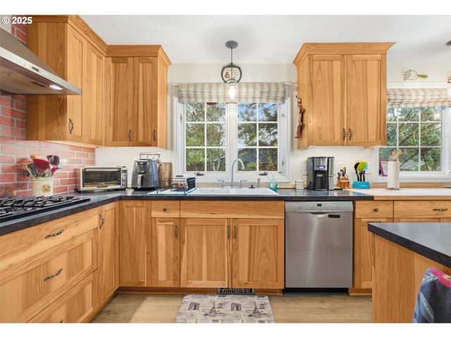 4010 Nw ELMWOOD Dr, Corvallis, OR 97330