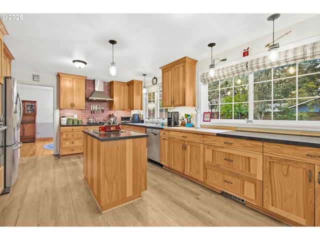 4010 Nw ELMWOOD Dr, Corvallis, OR 97330