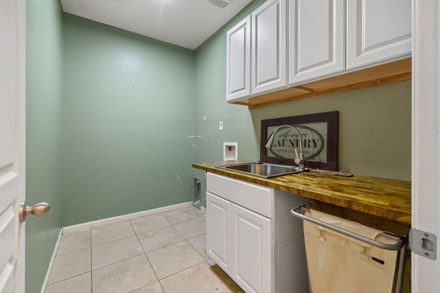 4002 E Cypress Avenue, Visalia, CA 93292