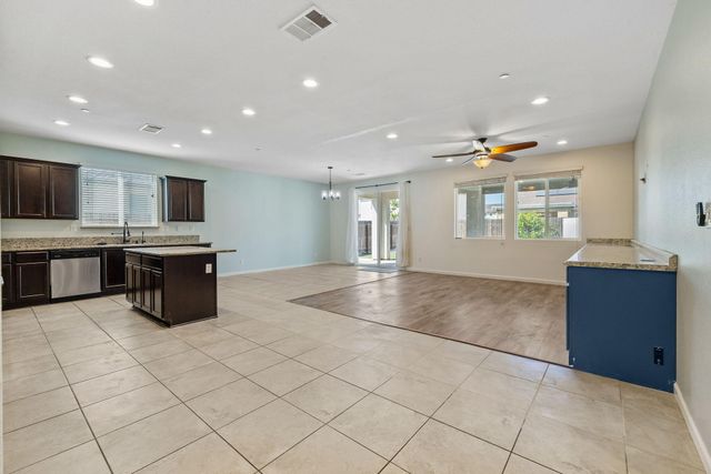 4002 E Cypress Avenue, Visalia, CA 93292