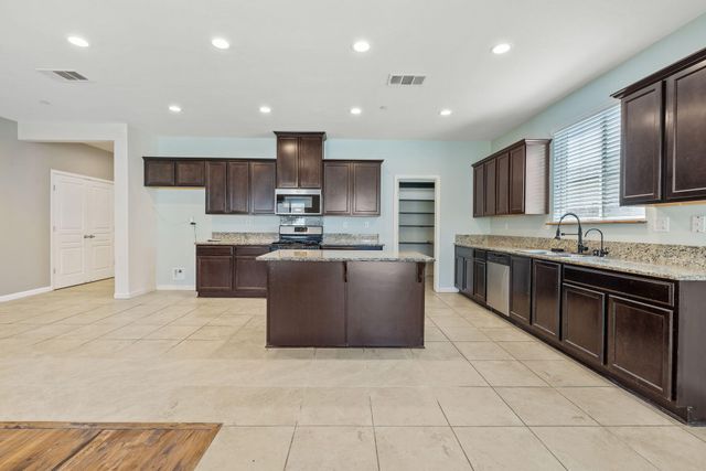 4002 E Cypress Avenue, Visalia, CA 93292