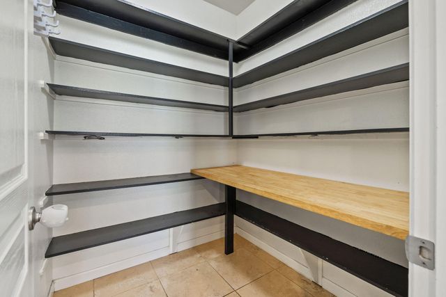 4002 E Cypress Avenue, Visalia, CA 93292