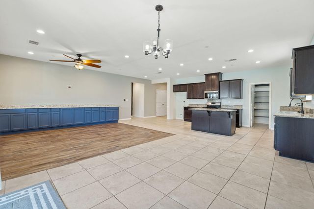 4002 E Cypress Avenue, Visalia, CA 93292