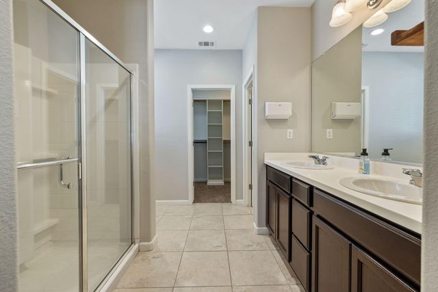 4002 E Cypress Avenue, Visalia, CA 93292