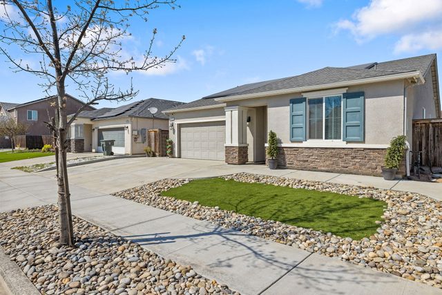 4002 E Cypress Avenue, Visalia, CA 93292