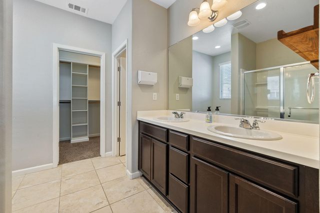 4002 E Cypress Avenue, Visalia, CA 93292