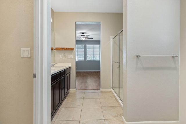 4002 E Cypress Avenue, Visalia, CA 93292