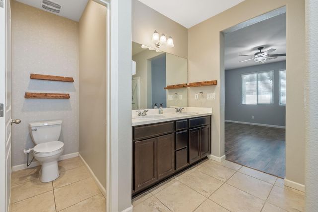 4002 E Cypress Avenue, Visalia, CA 93292