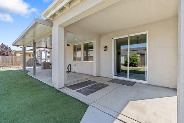 4002 E Cypress Avenue, Visalia, CA 93292