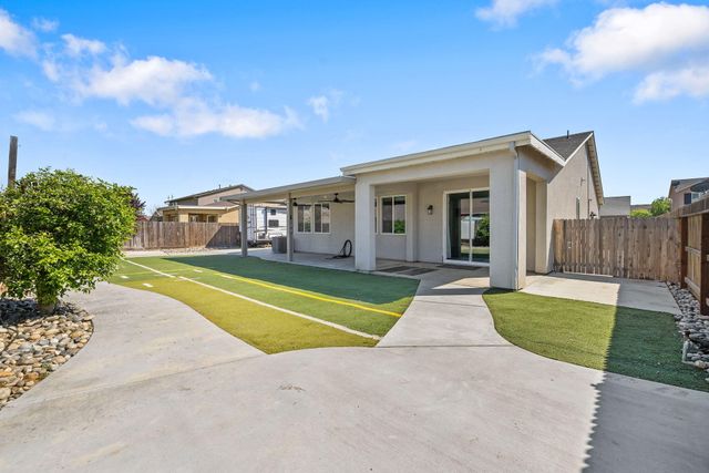 4002 E Cypress Avenue, Visalia, CA 93292