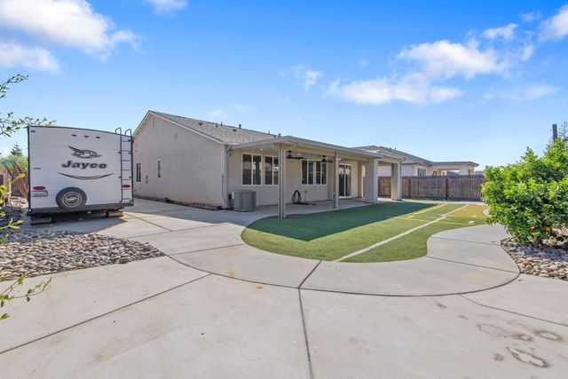 4002 E Cypress Avenue, Visalia, CA 93292