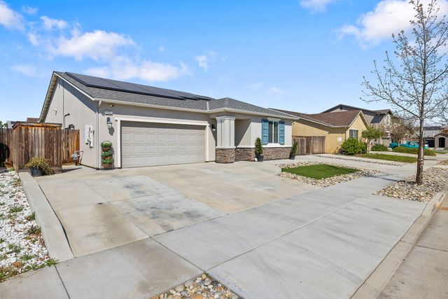 4002 E Cypress Avenue, Visalia, CA 93292