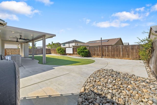 4002 E Cypress Avenue, Visalia, CA 93292