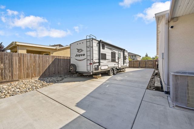 4002 E Cypress Avenue, Visalia, CA 93292