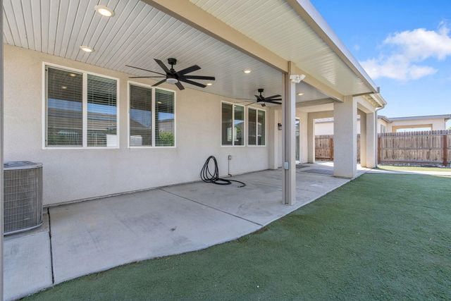 4002 E Cypress Avenue, Visalia, CA 93292