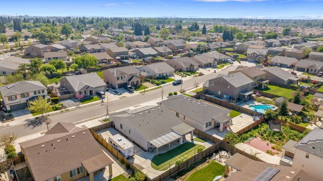 4002 E Cypress Avenue, Visalia, CA 93292