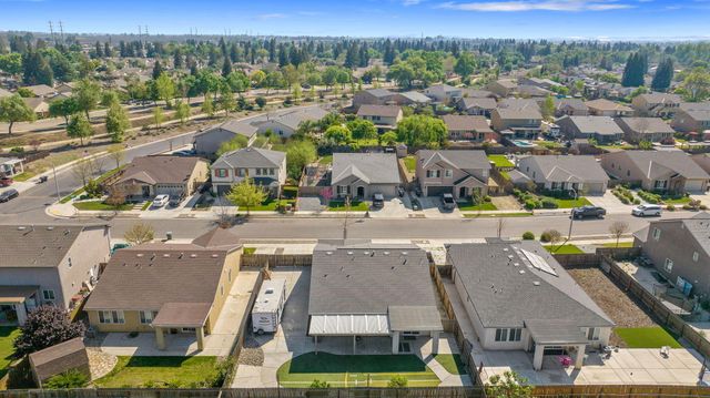 4002 E Cypress Avenue, Visalia, CA 93292