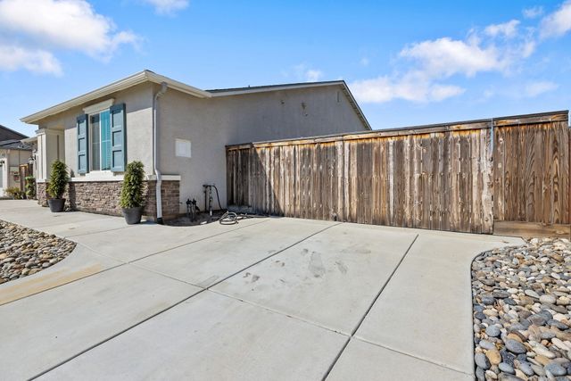 4002 E Cypress Avenue, Visalia, CA 93292