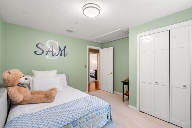 27 Lancashire Dr, Mansfield, MA 02048