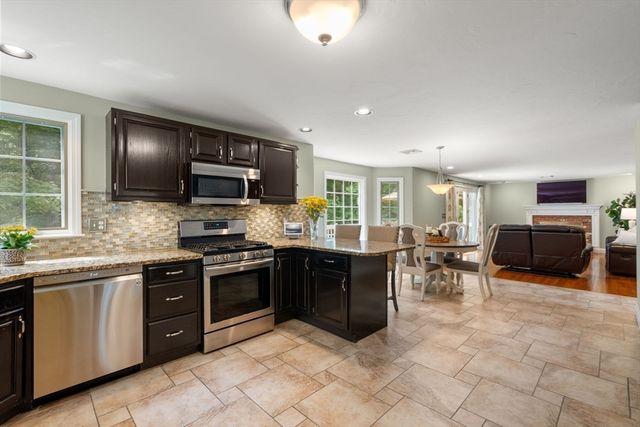 27 Lancashire Dr, Mansfield, MA 02048