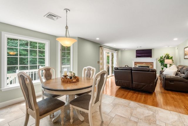 27 Lancashire Dr, Mansfield, MA 02048