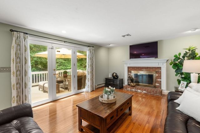 27 Lancashire Dr, Mansfield, MA 02048