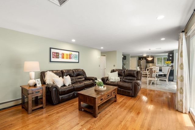 27 Lancashire Dr, Mansfield, MA 02048